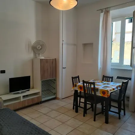 Casa Vicino Agli Imbarchi Con Parcheggio Privato Apartmán *
