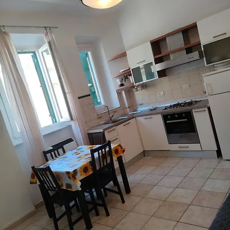 Casa Vicino Agli Imbarchi Con Parcheggio Privato Apartment